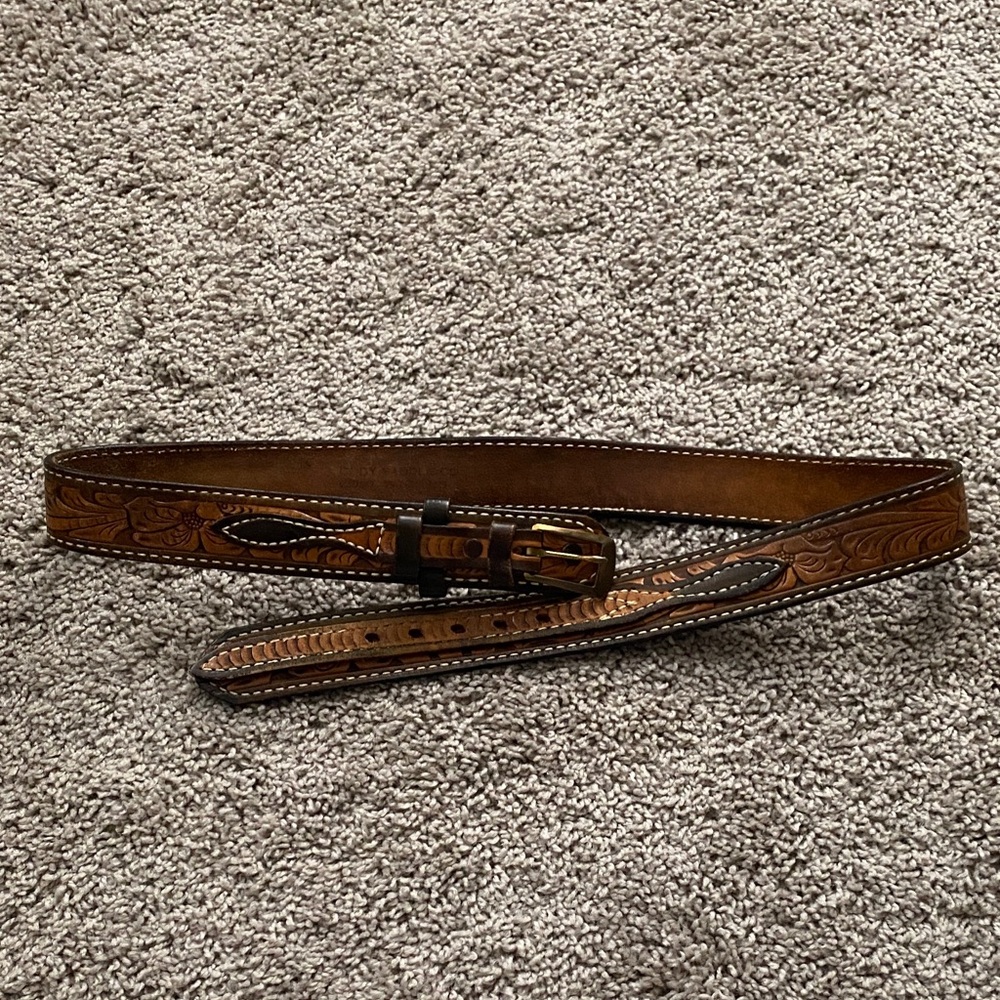 CODY SADDLE CO CODY WYOMING Brown Leather Belt with Intricate Design